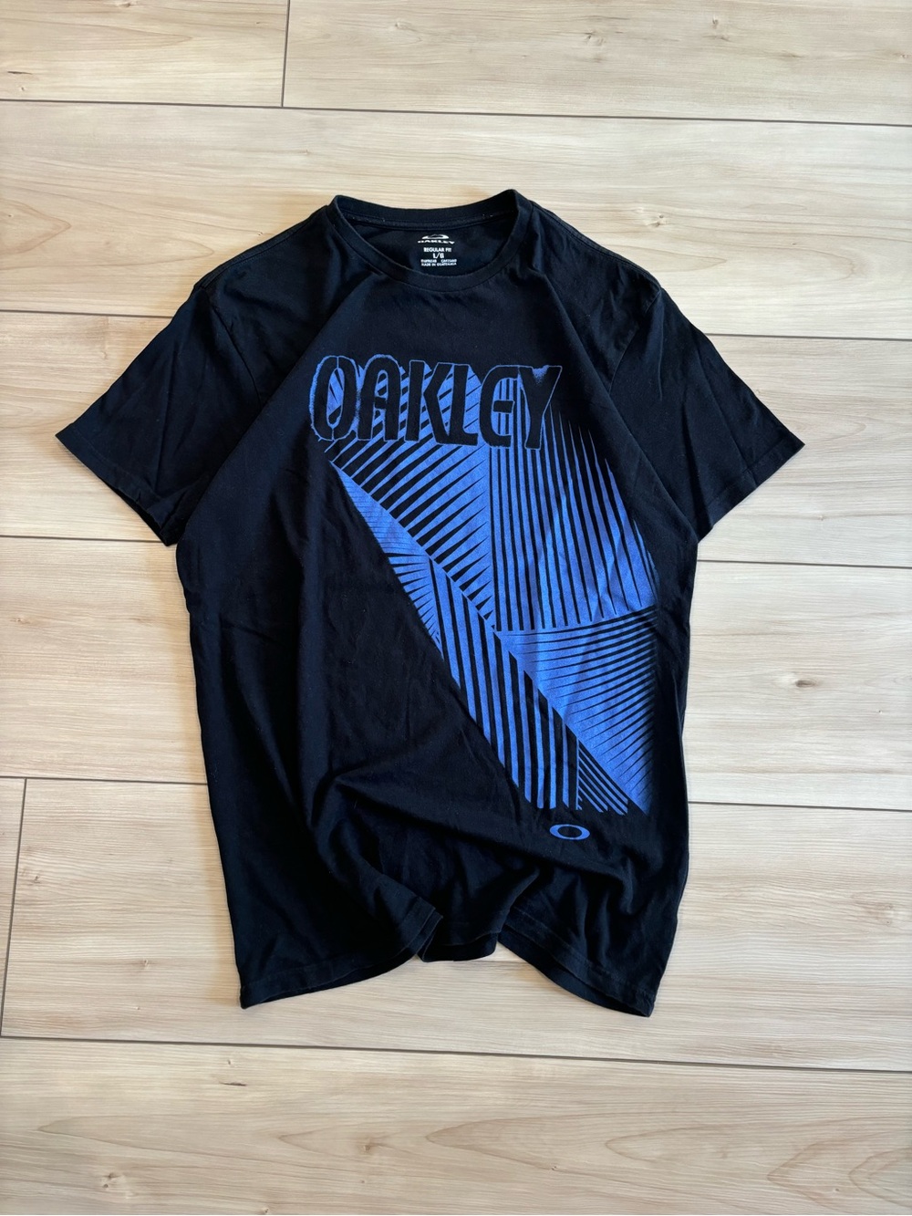 Oakley Outdoors Y2K Men’s Black Short Sleeve Tee with Blue Geometric Logo